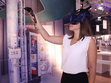photo virtual reality inspection of CAD data using 3DViewStation VR edition; inspector wears virtual reality headset and holds a controller in her hand