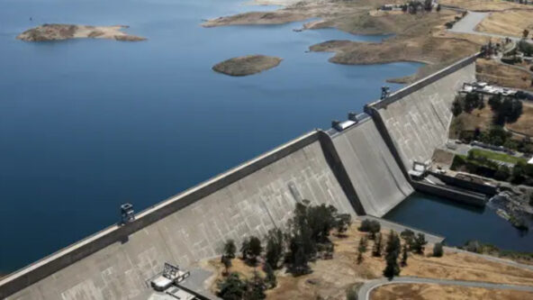 photo San Joaquin River and Friant Dam in central California, USA; source insider dot com