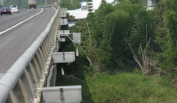photo of primary-secondary RQ-30d radar sensors monitoring discharge in sections of the wide river