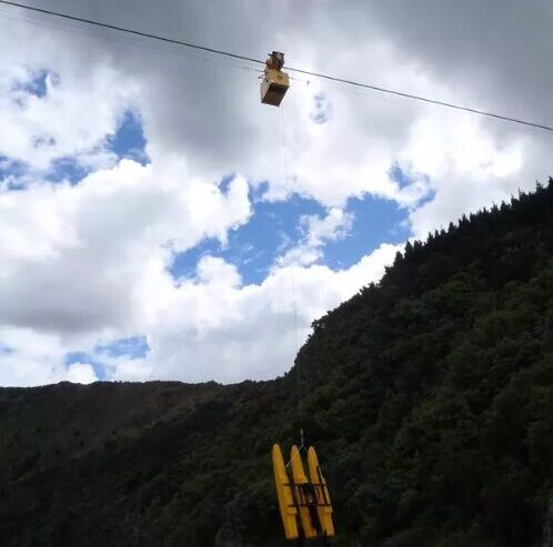 photo of a Hornet PLUS cableway system towing an acoustic Doppler current profiler (ADCP)