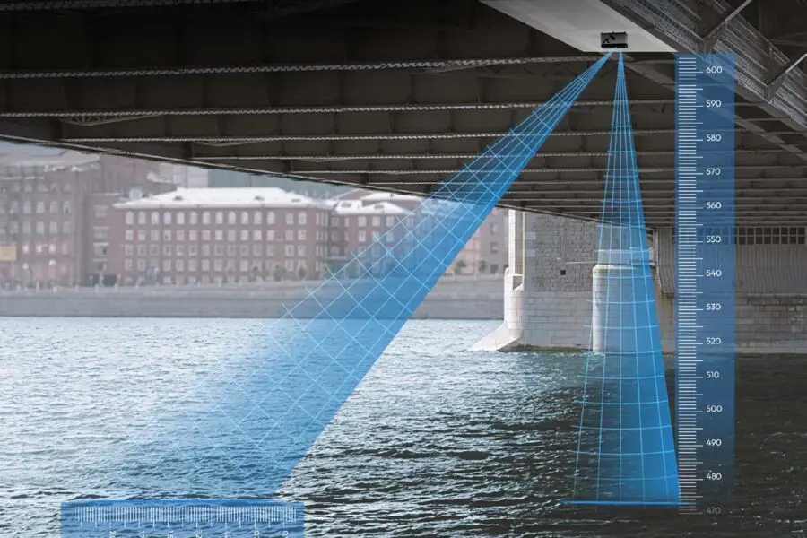augmented reality photo of the underside of a bridge where a HyQuant non-contact radar sensor has been mounted and illustration of contactless radar technology to measure water level and water level