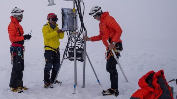 USH-9 snow sensor installed in remote Ausangate, Peru | pc Justen Bruns, National Geographic